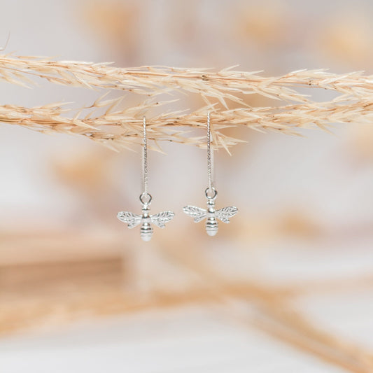Bumble bee earrings, 925 silver drop earrings, insect charm jewellery, dainty spring earring, hammered ear wire