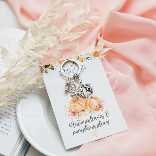 Pumpkin coffee leaves keyring, Autumn keychain, fall bag charm, pumpkin spice latte, coffee lover gift, Halloween accessory, October gift