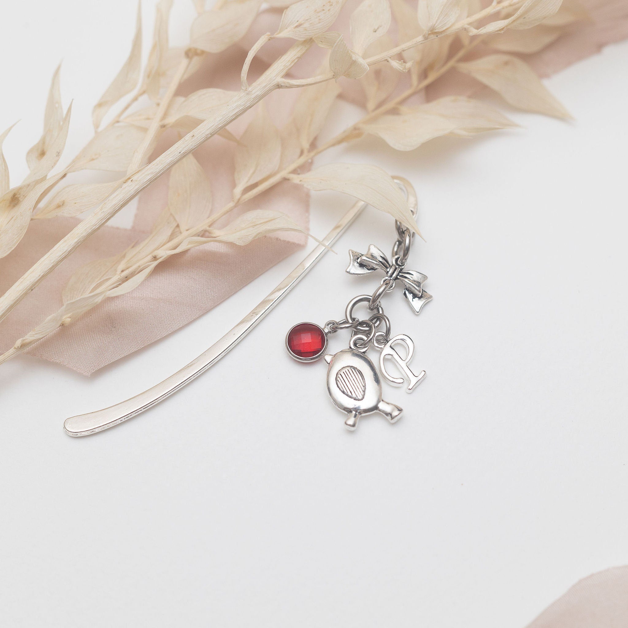 Robin bookmark, gift for reader, bird fans gift, personalised gifts, birthstone and initial, metal page marker, cute animal, remembrance