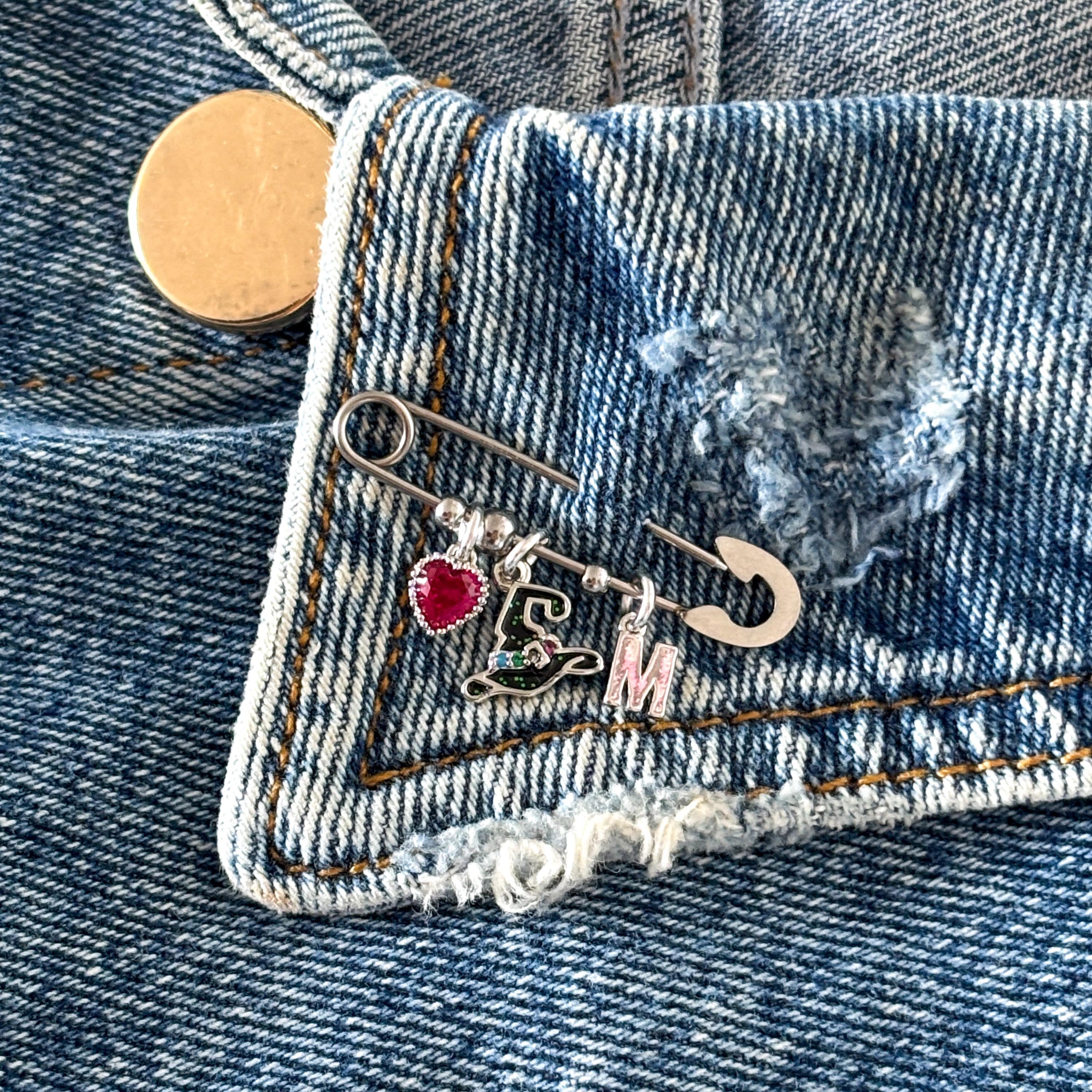 Halloween Witch Hat Brooch, Spooky Costume Accessory, Gothic Pin, Witchy Gift, Halloween Jewellery